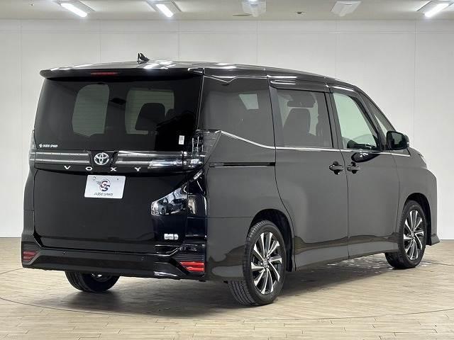 ヴォクシー ハイブリッドＳ－Ｚ　純正１０．５インチナビ／地デジ／バックカメラ／前後席シートヒーター／ＣＤ・ＤＶＤ／パワーゲート／ハーフレザー／レーダークルコン／ＡＣ電源／ＬＥＤヘッドライト／オートハイビーム／ＥＴＣ（17枚目）