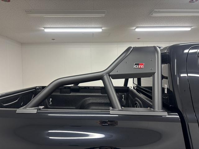 ハイラックス Ｚ“ＧＲ　ＳＰＯＲＴ”　ワンオーナー／ＧＲスポーツバー／ドレスアップマフラー／純正ナビ／全方位カメラ／寒冷地／レーンキープアシスト／ダウンヒルアシスト／リアデフロック／クリアランスソナー／ハーフレザー／パワーシート（28枚目）