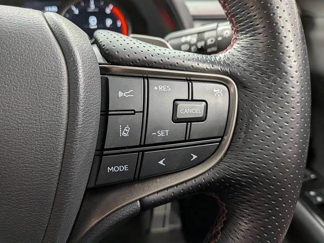 ＵＸ ＵＸ２５０ｈ　Ｆスポーツ　赤革シート／純正１０．３型ナビ地デジ／バックカメラ／ＥＮＫＥＩ１８インチＡＷ／追従クルコン／ＢＳＭ／パワーシート／シートヒーター／電動リアゲート／ＬＥＤヘッドライト／ＥＴＣ／オートハイビーム（7枚目）