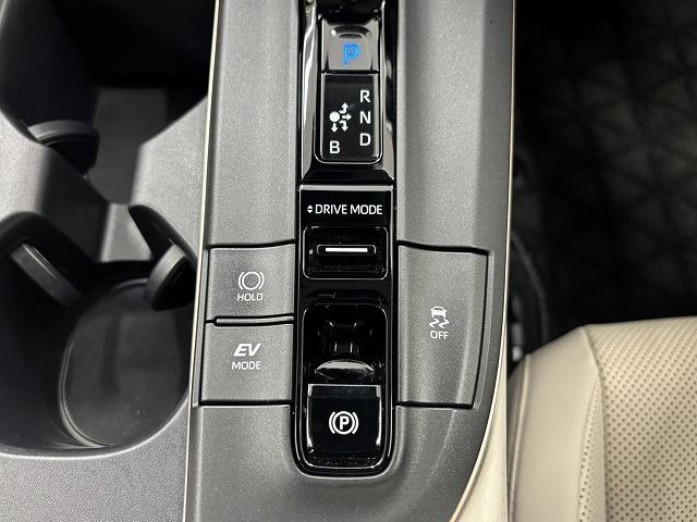 クラウンクロスオーバー Ｇアドバンスド・レザーパッケージ　純正１２．３型ナビ地デジ／全周囲／革シート／シートベンチレーション／パワーシート／ＢＳＭ／追従クルコン／電動リアゲート／オートハイビーム／ＬＥＤヘッドライト／ＥＴＣ／スマートキー（55枚目）