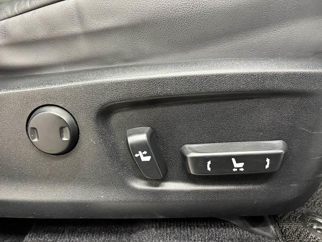 【パワーシート】電動スイッチで操作をし、高さや角度シート位置など最適なシートポジションに細かく設定出来ます☆