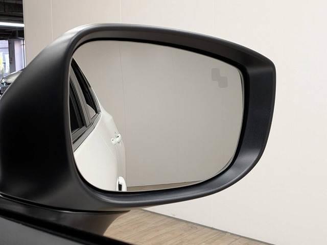 【ブラインドスポットモニター】車線変更時の死角の安全をサポートする装置です。