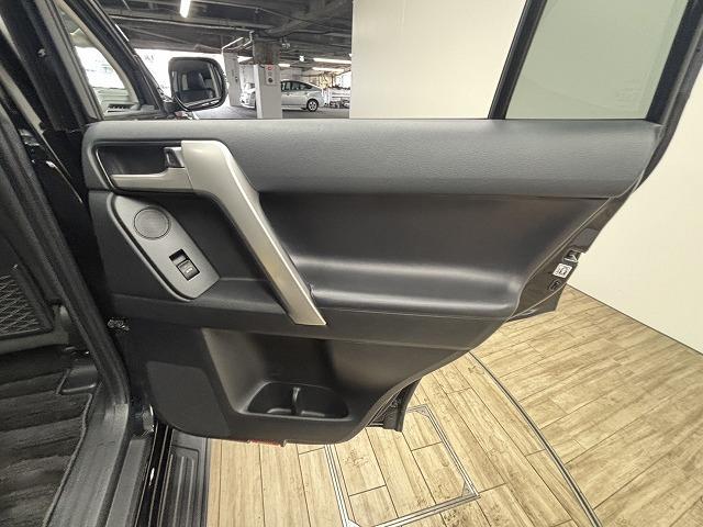 ランドクルーザープラド ＴＸ　Ｌパッケージ・ブラックエディション　特別仕様車／黒革／シートベンチレーション／パワーシート／純正９インチナビ／全方位カメラ／レーダークルコン／レーンキープアシスト／ＬＥＤヘッドライト／オートハイビーム／クリアランスソナー（42枚目）