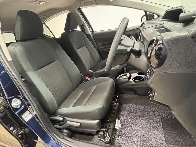 アクア Ｓスタイルブラック　ワンオーナー／衝突軽減ブレーキ／レーンキープアシスト／オートハイビーム／純正ナビ／バックカメラ／地デジ／オートライト／オートエアコン／スマートキー（5枚目）