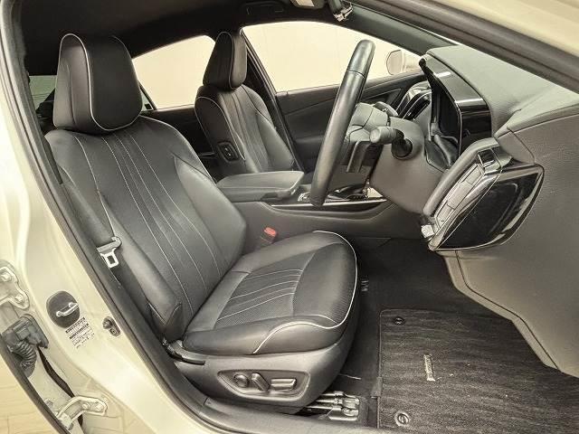 クラウンハイブリッド ＲＳ　Ａｄｖａｎｃｅ　黒革シート／純正８インチナビ／地デジ／バックカメラ／レーダークルコン／レーンキープアシスト／デジタルインナーミラー／オートハイビーム／ＬＥＤヘッドライト／ＢＳＭ／ＥＴＣ／パワーシート（5枚目）