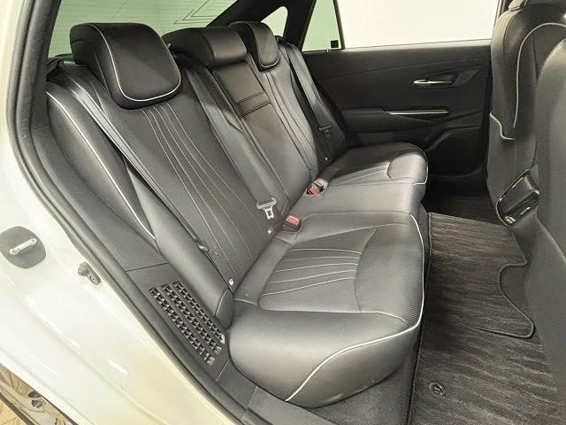 クラウンハイブリッド ＲＳ　Ａｄｖａｎｃｅ　黒革シート／純正８インチナビ／地デジ／バックカメラ／レーダークルコン／レーンキープアシスト／デジタルインナーミラー／オートハイビーム／ＬＥＤヘッドライト／ＢＳＭ／ＥＴＣ／パワーシート（6枚目）