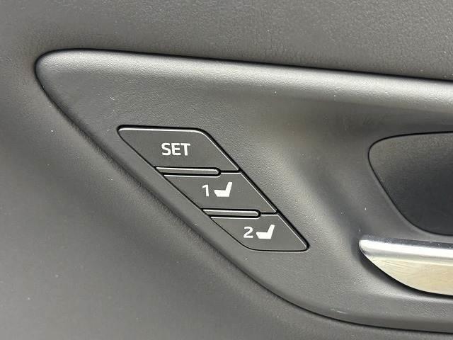 クラウンハイブリッド ＲＳ　Ａｄｖａｎｃｅ　黒革シート／純正８インチナビ／地デジ／バックカメラ／レーダークルコン／レーンキープアシスト／デジタルインナーミラー／オートハイビーム／ＬＥＤヘッドライト／ＢＳＭ／ＥＴＣ／パワーシート（11枚目）