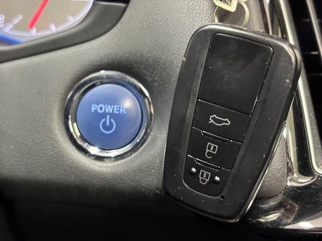 クラウンハイブリッド ＲＳ　Ａｄｖａｎｃｅ　黒革シート／純正８インチナビ／地デジ／バックカメラ／レーダークルコン／レーンキープアシスト／デジタルインナーミラー／オートハイビーム／ＬＥＤヘッドライト／ＢＳＭ／ＥＴＣ／パワーシート（12枚目）