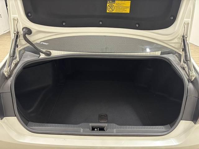 クラウンハイブリッド ＲＳ　Ａｄｖａｎｃｅ　黒革シート／純正８インチナビ／地デジ／バックカメラ／レーダークルコン／レーンキープアシスト／デジタルインナーミラー／オートハイビーム／ＬＥＤヘッドライト／ＢＳＭ／ＥＴＣ／パワーシート（13枚目）