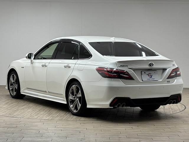 クラウンハイブリッド ＲＳ　Ａｄｖａｎｃｅ　黒革シート／純正８インチナビ／地デジ／バックカメラ／レーダークルコン／レーンキープアシスト／デジタルインナーミラー／オートハイビーム／ＬＥＤヘッドライト／ＢＳＭ／ＥＴＣ／パワーシート（16枚目）