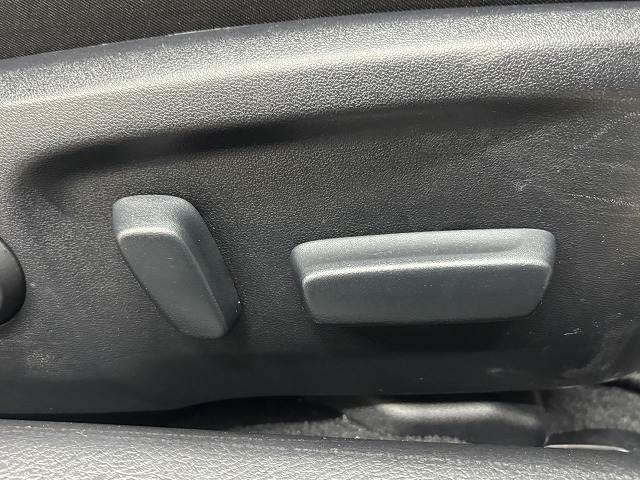 マークＸ ２５０Ｇ　純正ナビ地デジ／Ｂｌｕｅｔｏｏｔｈ／バックカメラ／追従クルコン／衝突軽減／パワーシート／クリアランスソナー／ＨＩＤヘッドライト／ＥＴＣ／スマートキー／オートエアコン／オートライト／純正１６インチＡＷ（9枚目）