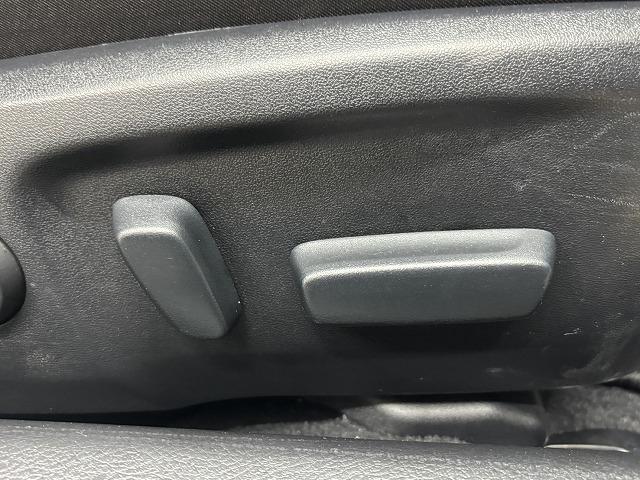 マークＸ ２５０Ｇ　純正ナビ地デジ／Ｂｌｕｅｔｏｏｔｈ／バックカメラ／追従クルコン／衝突軽減／パワーシート／クリアランスソナー／ＨＩＤヘッドライト／ＥＴＣ／スマートキー／オートエアコン／オートライト／純正１６インチＡＷ（34枚目）