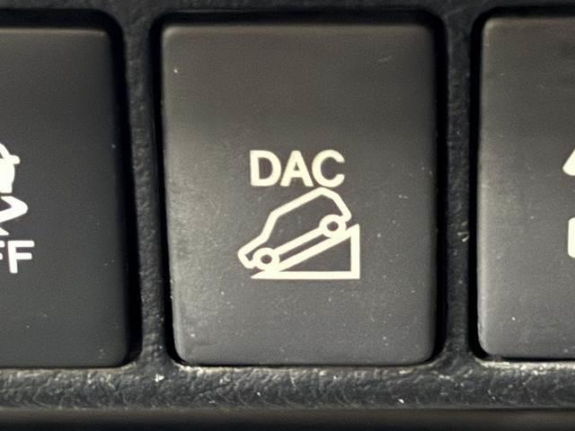 ハイラックス Ｚ　ブラックラリーエディション　ワンオーナー／キャノピー／レーダークルコン／レーンキープアシスト／ダウンヒルアシスト／リアデフロック／純正ナビ／地デジ／バックカメラ／ＬＥＤヘッドライト／スマートキー（9枚目）