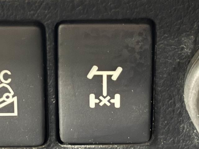 ハイラックス Ｚ　ブラックラリーエディション　ワンオーナー／キャノピー／レーダークルコン／レーンキープアシスト／ダウンヒルアシスト／リアデフロック／純正ナビ／地デジ／バックカメラ／ＬＥＤヘッドライト／スマートキー（10枚目）