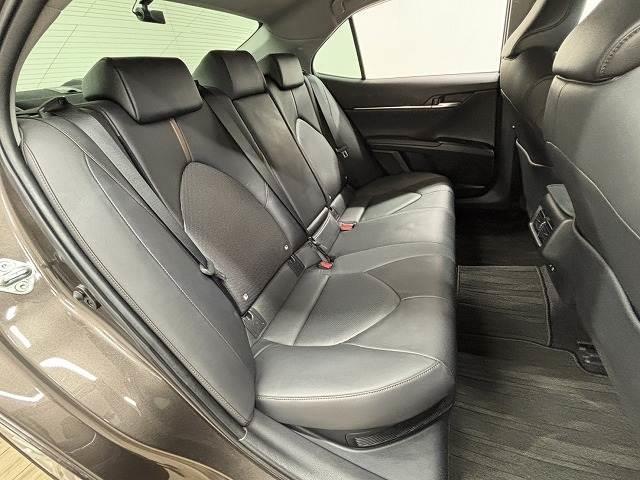 カムリ Ｇレザーパッケージ　純正９インチナビ／地デジ／バックカメラ／トヨタセーフティー／レーダークルコン／レーンキープアシスト／パワーシート／シートヒーター／ＬＥＤヘッドライト／オートハイビーム／ＥＴＣ／ＢＳＭ／スマートキー（6枚目）