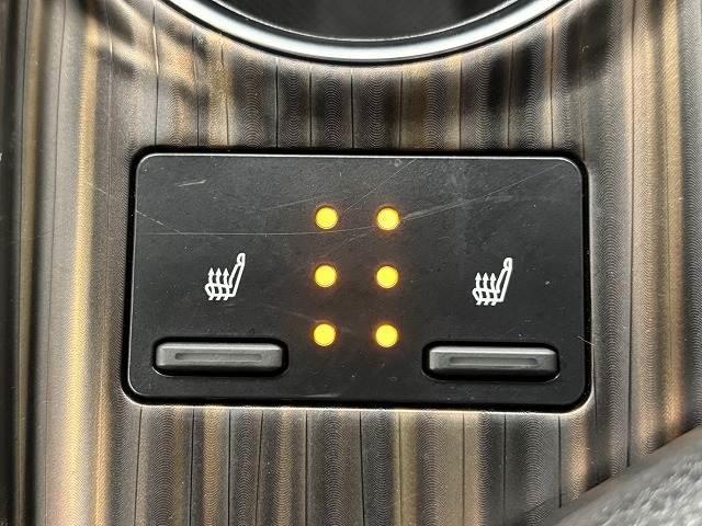 カムリ Ｇレザーパッケージ　純正９インチナビ／地デジ／バックカメラ／トヨタセーフティー／レーダークルコン／レーンキープアシスト／パワーシート／シートヒーター／ＬＥＤヘッドライト／オートハイビーム／ＥＴＣ／ＢＳＭ／スマートキー（9枚目）