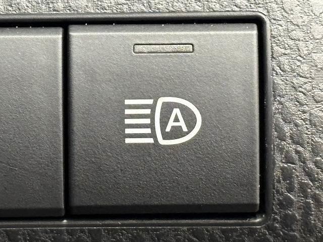 カムリ Ｇレザーパッケージ　純正９インチナビ／地デジ／バックカメラ／トヨタセーフティー／レーダークルコン／レーンキープアシスト／パワーシート／シートヒーター／ＬＥＤヘッドライト／オートハイビーム／ＥＴＣ／ＢＳＭ／スマートキー（10枚目）