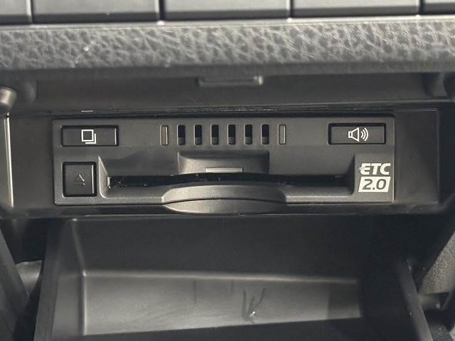 カムリ Ｇレザーパッケージ　純正９インチナビ／地デジ／バックカメラ／トヨタセーフティー／レーダークルコン／レーンキープアシスト／パワーシート／シートヒーター／ＬＥＤヘッドライト／オートハイビーム／ＥＴＣ／ＢＳＭ／スマートキー（11枚目）