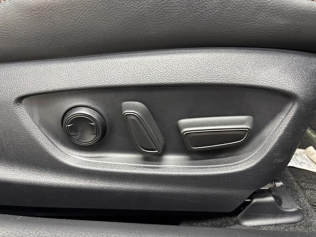 カムリ Ｇレザーパッケージ　純正９インチナビ／地デジ／バックカメラ／トヨタセーフティー／レーダークルコン／レーンキープアシスト／パワーシート／シートヒーター／ＬＥＤヘッドライト／オートハイビーム／ＥＴＣ／ＢＳＭ／スマートキー（34枚目）