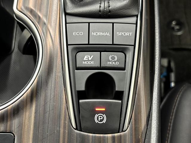 カムリ Ｇレザーパッケージ　純正９インチナビ／地デジ／バックカメラ／トヨタセーフティー／レーダークルコン／レーンキープアシスト／パワーシート／シートヒーター／ＬＥＤヘッドライト／オートハイビーム／ＥＴＣ／ＢＳＭ／スマートキー（54枚目）