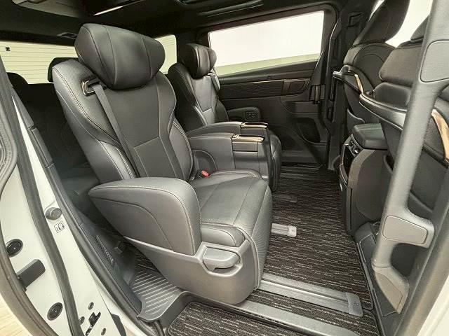 アルファードハイブリッド Z ユニバーサルステップ/純正14型ナビ/全周囲/黒革/左右独立ムーンルーフ/パワーシート/シートベンチレーション/デジタルインナーミラー/追従クルコン/BSM/両側電動/電動リアゲート/ETC(6枚目)