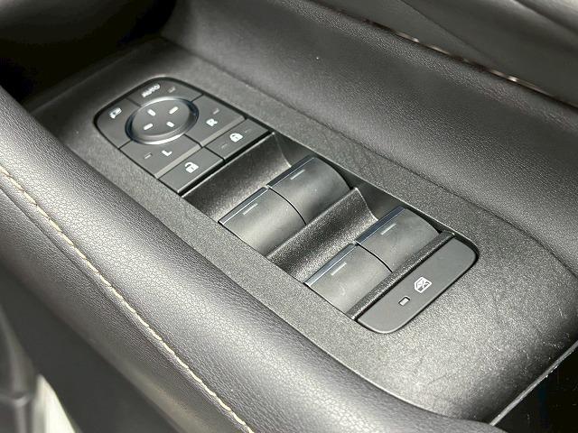 アルファードハイブリッド Z ユニバーサルステップ/純正14型ナビ/全周囲/黒革/左右独立ムーンルーフ/パワーシート/シートベンチレーション/デジタルインナーミラー/追従クルコン/BSM/両側電動/電動リアゲート/ETC(41枚目)