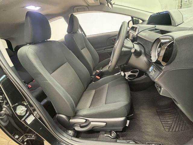 アクア Sスタイルブラック 純正SDナビ地デジ/Bluetooth搭載/バックカメラ/衝突軽減/シートヒーター/オートハイビーム/LED/ETC/スマートキー/オートエアコン/オートライト/電動格納ミラー/ステアリングスイッチ(5枚目)