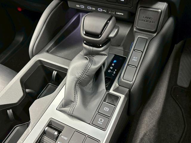 ランドクルーザー250 VX 丸目LEDヘッドライト/サンルーフ/ルーフレール/純正12.3インチナビ/全周囲/追従クルコン/パワーバックドア/レーンキープ/黒革/ベンチレーション/デジタルインナーミラー/BSM/ETC2.0(56枚目)