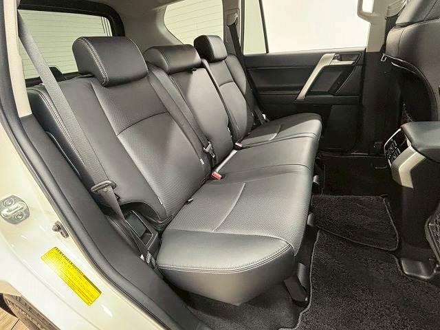 ランドクルーザープラド TX“Lパッケージ・Matt Black Edition” サンルーフ/ルーフレール/9インチナビ/地デジ/バックカメラ/黒革/パワーシート/シートベンチレーション/レーダークルコン/レーンキープアシスト/オートハイビーム/ETC/LEDヘッドライト(6枚目)