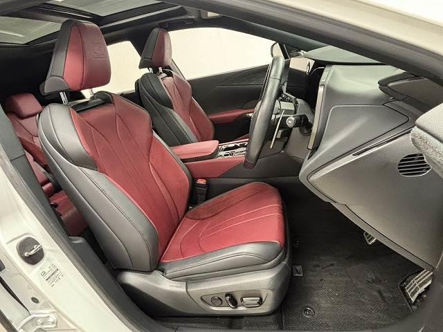 ＲＸ ＲＸ５００ｈ　Ｆスポーツパフォーマンス　ＴＲＤエアロ／パノラマルーフ／ワンオーナー／純正１４型ナビ地デジ／全周囲／デジタルインナーミラー／ＢＳＭ／シートベンチレーション／パーキングアシスト／追従クルコン／パワーバックドア／パワーシート（5枚目）