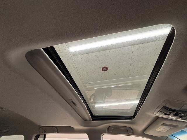 ランドクルーザープラド ＴＸ　Ｌパッケージ　サンルーフ／全周囲／純正ナビ地デジ／黒革／純正ＯＰ１９インチＡＷ／シートベンチレーション／パワーシート／ＢＳＭ／追従クルコン／オートハイビーム／クリアランスソナー／衝突軽減／ＥＴＣ／ＬＥＤヘッドライト（7枚目）