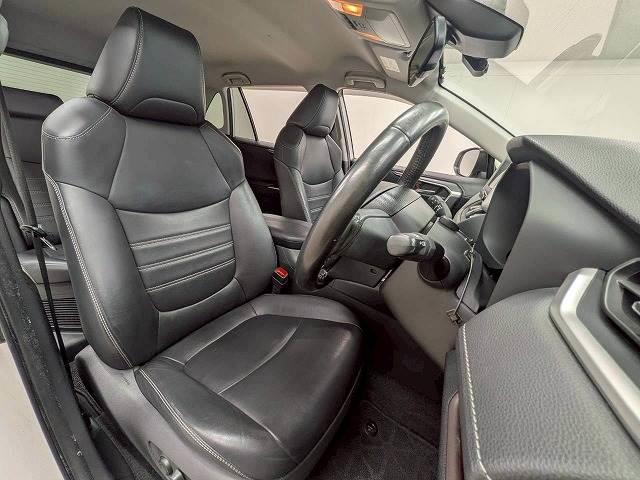 ＲＡＶ４ ハイブリッドＧ　純正９インチナビ／レーダークルコン／パワーバックド／レーンキープアシスト／黒革／パワーシート／シートヒーター／ステアリングヒーター／地デジ／バックカメラ／ＢＳＭ／ＥＴＣ／スマートキー（5枚目）