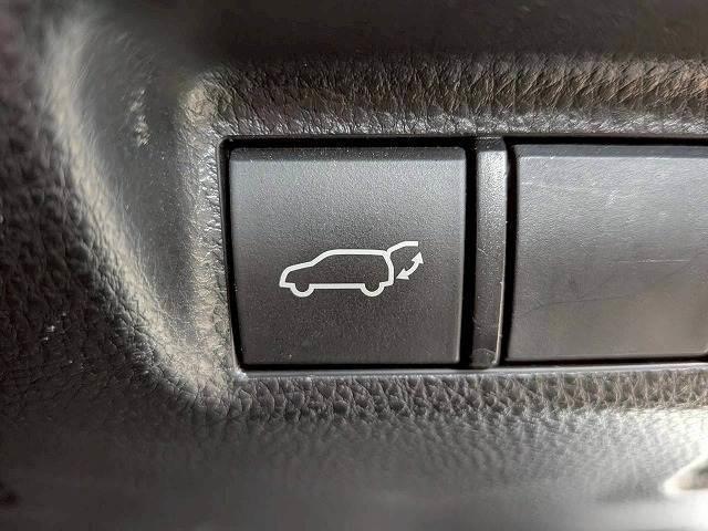 ＲＡＶ４ ハイブリッドＧ　純正９インチナビ／レーダークルコン／パワーバックド／レーンキープアシスト／黒革／パワーシート／シートヒーター／ステアリングヒーター／地デジ／バックカメラ／ＢＳＭ／ＥＴＣ／スマートキー（9枚目）