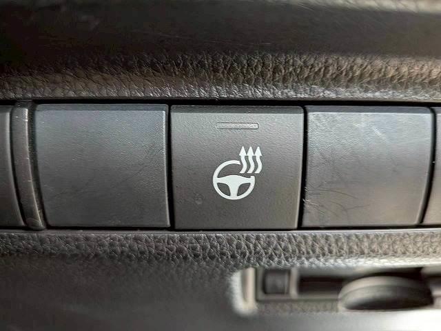 ＲＡＶ４ ハイブリッドＧ　純正９インチナビ／レーダークルコン／パワーバックド／レーンキープアシスト／黒革／パワーシート／シートヒーター／ステアリングヒーター／地デジ／バックカメラ／ＢＳＭ／ＥＴＣ／スマートキー（11枚目）