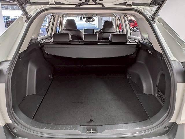 ＲＡＶ４ ハイブリッドＧ　純正９インチナビ／レーダークルコン／パワーバックド／レーンキープアシスト／黒革／パワーシート／シートヒーター／ステアリングヒーター／地デジ／バックカメラ／ＢＳＭ／ＥＴＣ／スマートキー（13枚目）