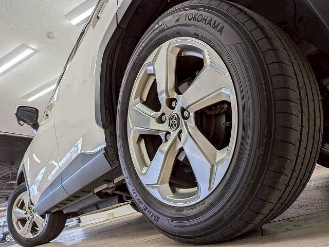 ＲＡＶ４ ハイブリッドＧ　純正９インチナビ／レーダークルコン／パワーバックド／レーンキープアシスト／黒革／パワーシート／シートヒーター／ステアリングヒーター／地デジ／バックカメラ／ＢＳＭ／ＥＴＣ／スマートキー（31枚目）