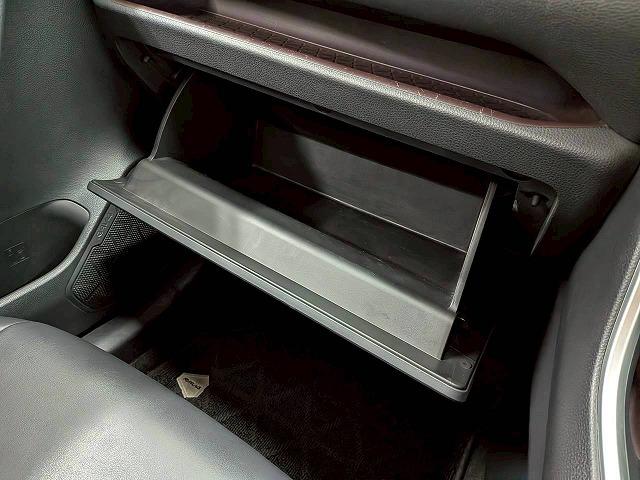 ＲＡＶ４ ハイブリッドＧ　純正９インチナビ／レーダークルコン／パワーバックド／レーンキープアシスト／黒革／パワーシート／シートヒーター／ステアリングヒーター／地デジ／バックカメラ／ＢＳＭ／ＥＴＣ／スマートキー（35枚目）