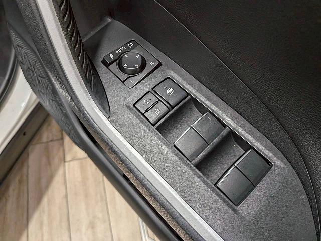 ＲＡＶ４ ハイブリッドＧ　純正９インチナビ／レーダークルコン／パワーバックド／レーンキープアシスト／黒革／パワーシート／シートヒーター／ステアリングヒーター／地デジ／バックカメラ／ＢＳＭ／ＥＴＣ／スマートキー（38枚目）
