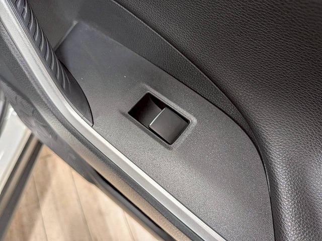 ＲＡＶ４ ハイブリッドＧ　純正９インチナビ／レーダークルコン／パワーバックド／レーンキープアシスト／黒革／パワーシート／シートヒーター／ステアリングヒーター／地デジ／バックカメラ／ＢＳＭ／ＥＴＣ／スマートキー（43枚目）