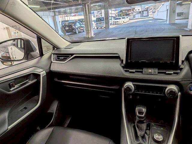 ＲＡＶ４ ハイブリッドＧ　純正９インチナビ／レーダークルコン／パワーバックド／レーンキープアシスト／黒革／パワーシート／シートヒーター／ステアリングヒーター／地デジ／バックカメラ／ＢＳＭ／ＥＴＣ／スマートキー（44枚目）
