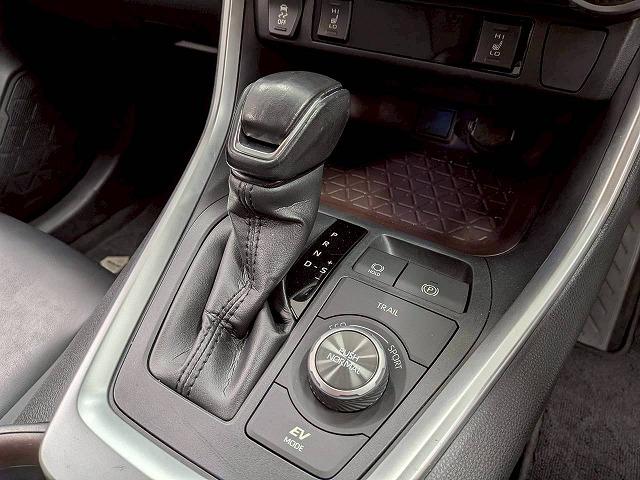 ＲＡＶ４ ハイブリッドＧ　純正９インチナビ／レーダークルコン／パワーバックド／レーンキープアシスト／黒革／パワーシート／シートヒーター／ステアリングヒーター／地デジ／バックカメラ／ＢＳＭ／ＥＴＣ／スマートキー（54枚目）