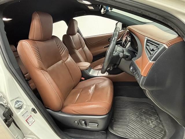 ハリアー プログレス　メタル　アンド　レザーパッケージ　ＴＲＤエアロ／ＪＢＬサウンド／純正９インチナビ／全方位カメラ／茶革シート／ベンチレーション／パワーシート／シートメモリー／レーダークルコン／パワーバックドア／オートハイビーム／電動パーキングブレーキ（5枚目）