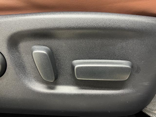 ハリアー プログレス　メタル　アンド　レザーパッケージ　ＴＲＤエアロ／ＪＢＬサウンド／純正９インチナビ／全方位カメラ／茶革シート／ベンチレーション／パワーシート／シートメモリー／レーダークルコン／パワーバックドア／オートハイビーム／電動パーキングブレーキ（35枚目）