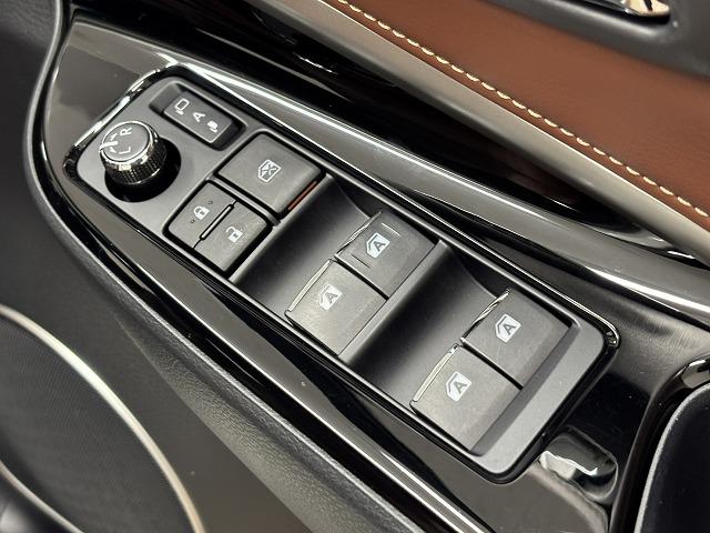 ハリアー プログレス　メタル　アンド　レザーパッケージ　ＴＲＤエアロ／ＪＢＬサウンド／純正９インチナビ／全方位カメラ／茶革シート／ベンチレーション／パワーシート／シートメモリー／レーダークルコン／パワーバックドア／オートハイビーム／電動パーキングブレーキ（41枚目）