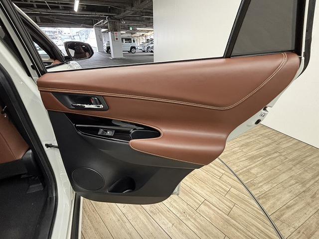 ハリアー プログレス　メタル　アンド　レザーパッケージ　ＴＲＤエアロ／ＪＢＬサウンド／純正９インチナビ／全方位カメラ／茶革シート／ベンチレーション／パワーシート／シートメモリー／レーダークルコン／パワーバックドア／オートハイビーム／電動パーキングブレーキ（43枚目）