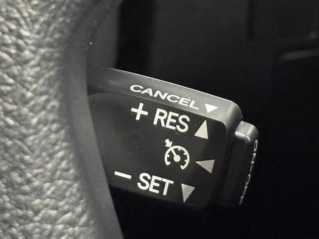 �y�N���[�Y�R���g���[���z�A�N�Z���y�_���𓥂܂��ɐݒ肵���ԑ���ۂ����o���܂��B�����^�]�⃍���O�h���C�u�Ŋ��􂵂܂��B