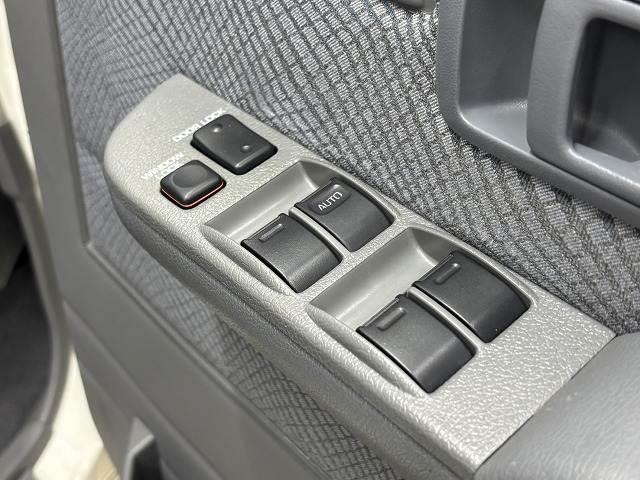 �y�p���[�E�B���h�E�z�^�]�Ȃ��瑀��\�ŁA�d���ő��̊J���\�ł��B