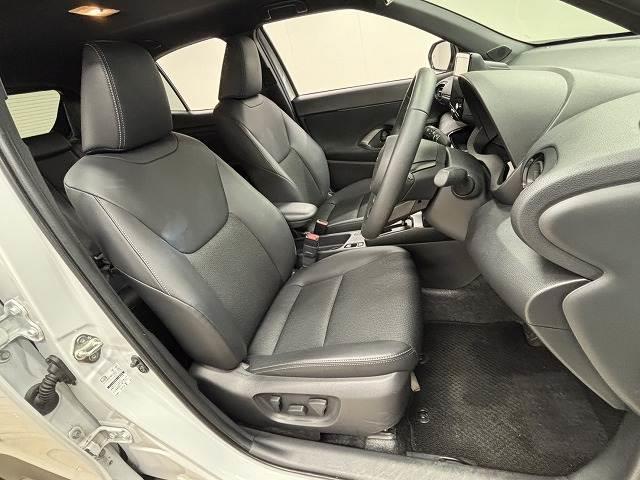 ヤリスクロス Ｚ　純正８インチナビ／全方位カメラ／地デジ／シートヒーター／ステアリングヒーター／レーダークルコン／レーンキープアシスト／ＬＥＤヘッドライト／ＢＳＭ／ＥＴＣ／電動パーキングブレーキ／スマートキー（5枚目）