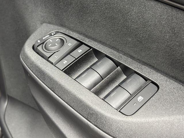 ヤリスクロス Ｚ　純正８インチナビ／全方位カメラ／地デジ／シートヒーター／ステアリングヒーター／レーダークルコン／レーンキープアシスト／ＬＥＤヘッドライト／ＢＳＭ／ＥＴＣ／電動パーキングブレーキ／スマートキー（39枚目）