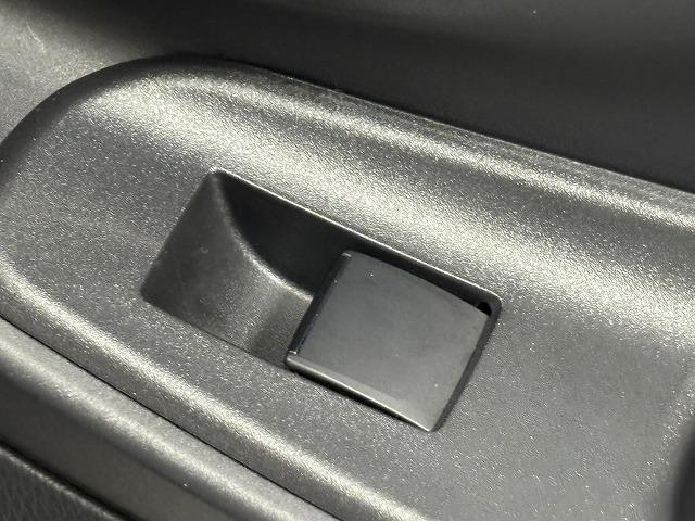 ヤリスクロス Ｚ　純正８インチナビ／全方位カメラ／地デジ／シートヒーター／ステアリングヒーター／レーダークルコン／レーンキープアシスト／ＬＥＤヘッドライト／ＢＳＭ／ＥＴＣ／電動パーキングブレーキ／スマートキー（42枚目）